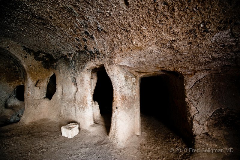 20100406_095042 D3.jpg - Cave interior, Sognali Valley